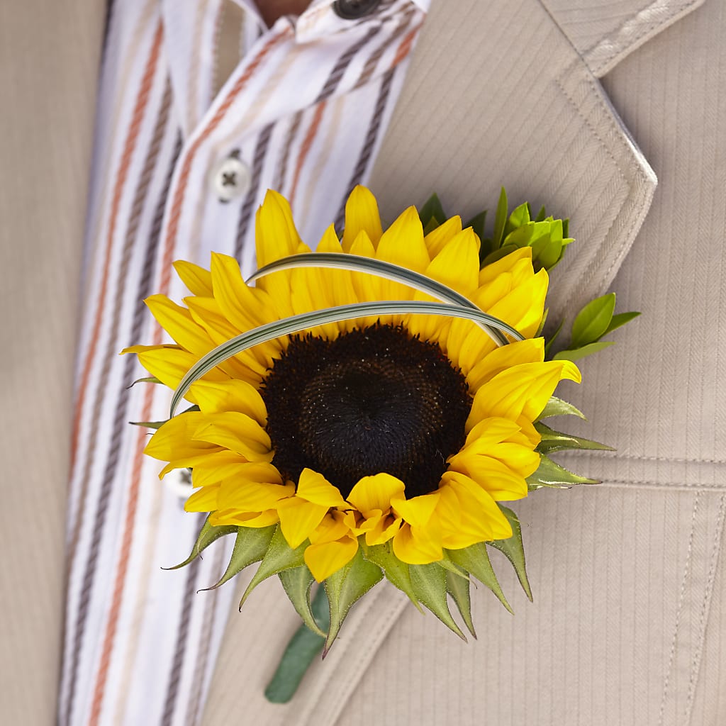 Free Spirit Boutonniere – Buds N Bows, North Little Rock AR