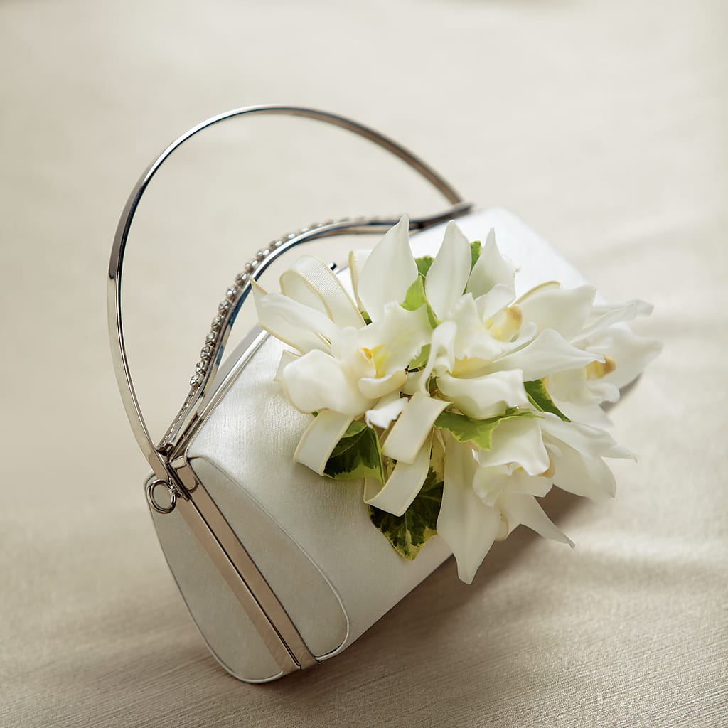 White Purse Decor – Buds N Bows, North Little Rock AR