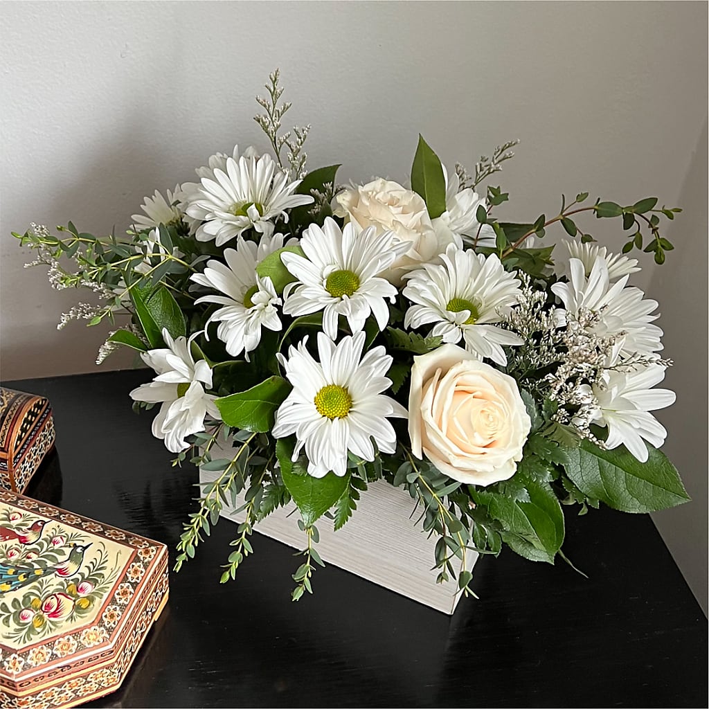 Fresh Linen Box Bouquet –  Buds N Bows, North Little Rock AR