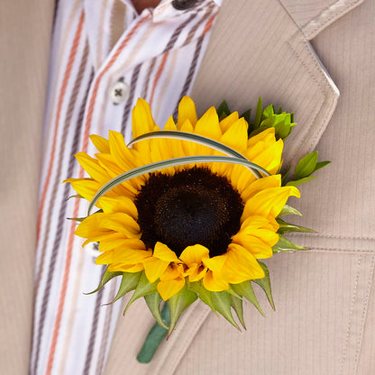 Free Spirit Boutonniere –  Buds N Bows, North Little Rock AR